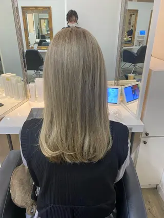 セミロング カラー Ashanti 磯崎のヘアスタイル