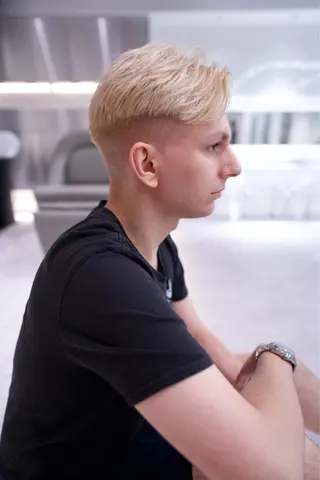 ショート メンズ ⚡メンズパーマフ ェードカットTomyのヘアスタイル