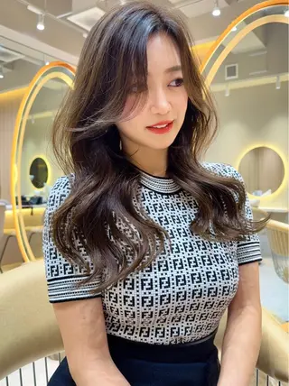 セミロング カラー 縮毛矯正✨🫧 レイヤー川村利幸のヘアスタイル