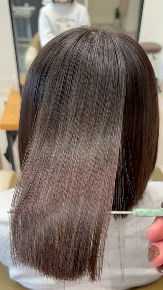 ミディアム パーマ 垢抜け小顔レイヤー オリーブ/スミレのヘアスタイル