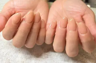 ネイル ロエ所属・Lowé いちごのネイルデザイン