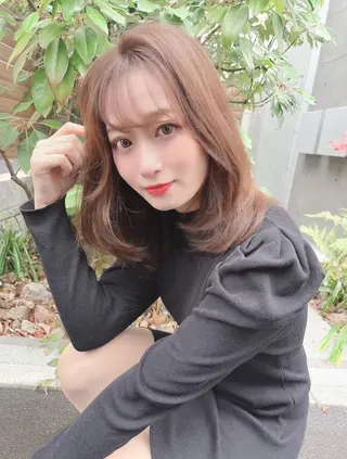 カラー 韓国🇰🇷トレンド レイヤーカット🩶のヘアスタイル