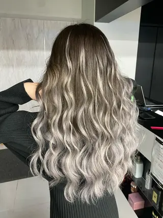 カラー Lapis 莉穂のヘアスタイル