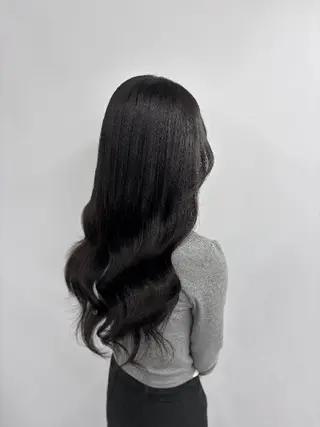 カラー ロング ベルグロー アルファのヘアスタイル