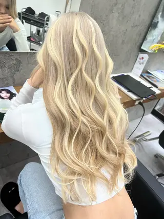 ロング カラー ヘアアレンジ vizz by el yts 北谷エクステのヘアスタイル