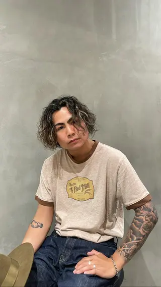 カラー メンズ 都築 菜美のヘアスタイル