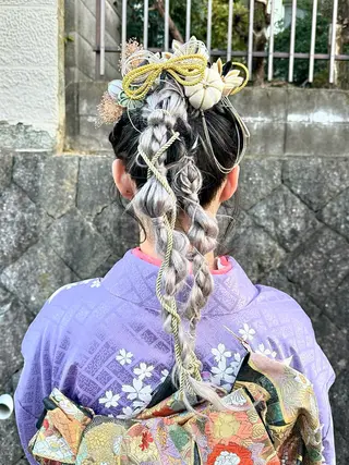 ロング ヘアアレンジ 山之内匠/艶カラー/ ハイトーン/ブリーチのヘアスタイル