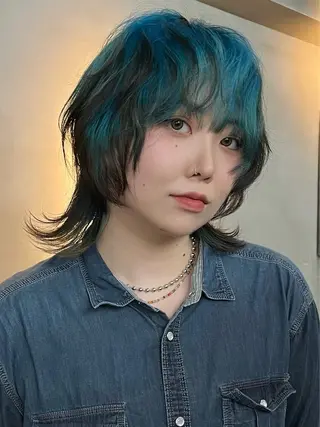 セミロング カラー イツク ⚡️ ルーツ/ハイトーンのヘアスタイル
