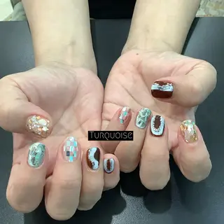 ネイル 個性派ネイルサロン 💅🏼ターコイズのネイルデザイン