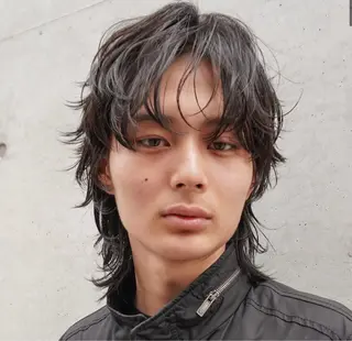 ミディアム レイヤー／デザイン カット／ヒナノのヘアスタイル