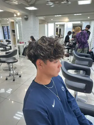 ショート パーマ メンズ フェザーパーマ職人 🪶ryosukeのヘアスタイル