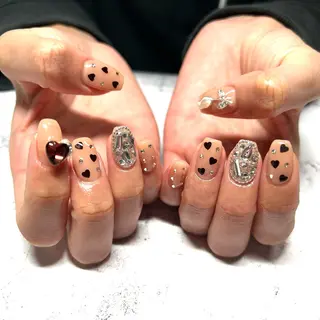 ミディアム 渋谷　Laugh 8301のネイルデザイン