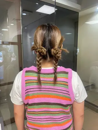 ミディアム ヘアアレンジ 垢抜け小顔レイヤー オリーブ/スミレのヘアスタイル