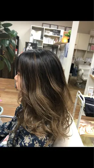 ロング 岩尾 志保のヘアスタイル