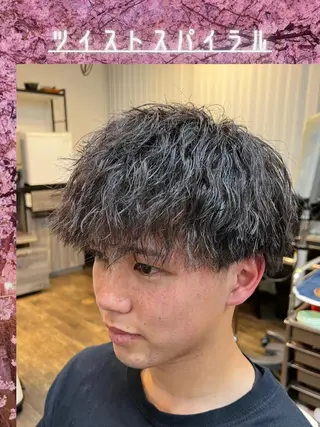 ショート パーマ メンズ 二本木 秀成のヘアスタイル