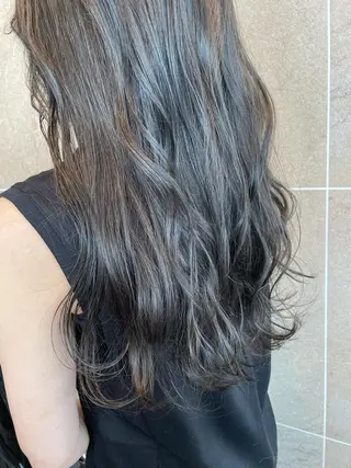 ロング ブリーチなしベージュ カラー佐藤華厘のヘアスタイル