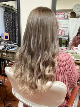 ロング カラー 是枝 さくらのヘアスタイル