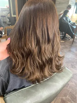 ミディアム Lilly 中谷友里のヘアスタイル