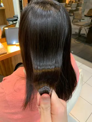 セミロング パーマ 白髪ぼかしハイライト 柳川拓哉のヘアスタイル