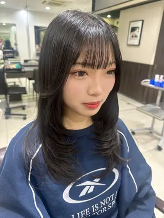 ロング レイヤー 艶々カラーのヘアスタイル