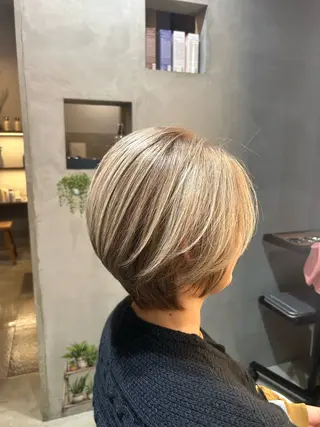 ショート カラー 艶カラー／ベージュ/ ショート/安岡哲兵のヘアスタイル