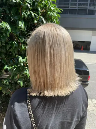ミディアム カラー akane .のヘアスタイル
