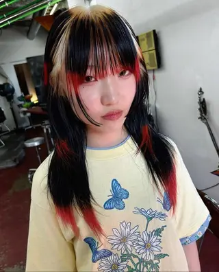 ロング カラー qiie リタッチ 黒染め　ワンカラーのヘアスタイル