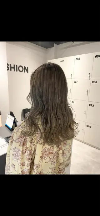 ミディアム カラー ブリーチ👩🦳/ ✂︎MANAMIのヘアスタイル