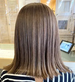 ミディアム カラー 中川 茜里のヘアスタイル
