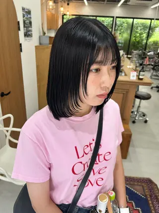 ミディアム なつめ🐶ショート ベージュカラーのヘアスタイル