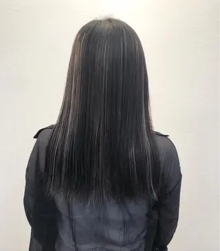 カラー ツノガイ エリのヘアスタイル
