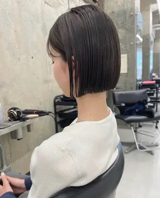 ショート 花井輝 ボブ/センターパートのヘアスタイル