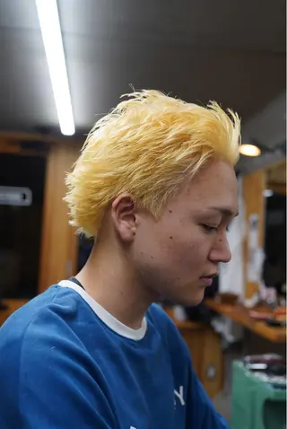 カラー メンズ 関 晃哉のヘアスタイル