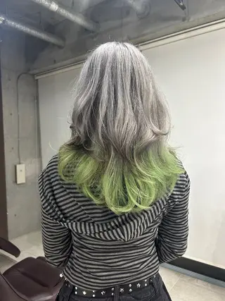 セミロング Hiyo 外国人風くせ毛パーマのヘアスタイル