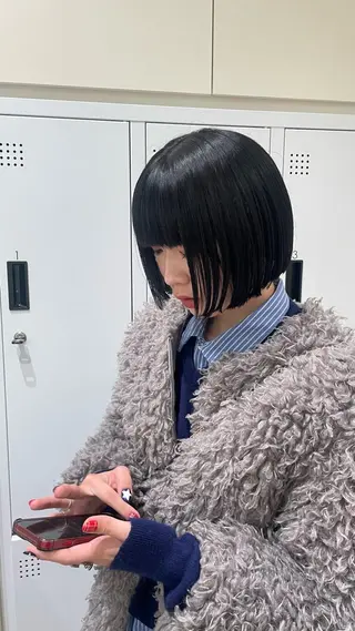 ショート カラー 垢抜け小顔レイヤー オリーブ/スミレのヘアスタイル