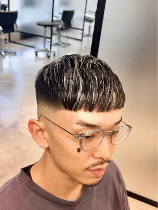 ショート カラー メンズ 及川シゲル 髪質改善講師のヘアスタイル