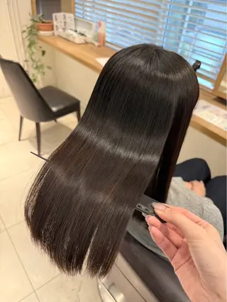 ロング 暖色カラー/ ストレート/くるみのヘアスタイル