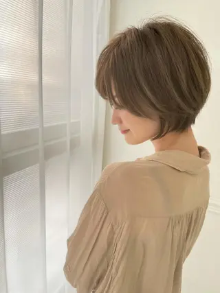 ショート esse大阪茶屋町店所属・レイヤーカット 新井田陽寿のヘアスタイル