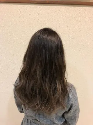 ロング カラー 中川 茜里のヘアスタイル