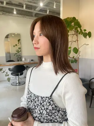 ミディアム カラー 小久保 里紗のヘアスタイル