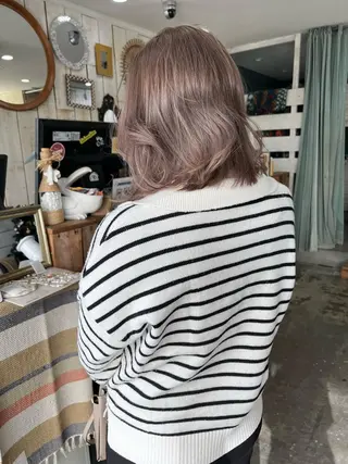 ミディアム カラー 鷺谷 玲奈のヘアスタイル