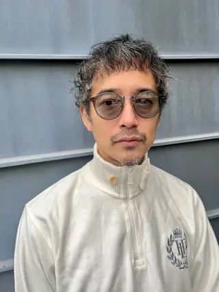 ショート パーマ メンズ 派手髪デザインカラー ヒロカのヘアスタイル