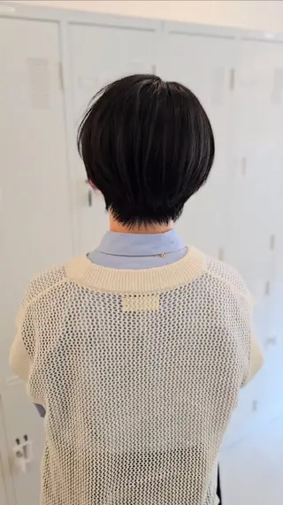 ショート 縮毛矯正をしている人 のためのカラーのヘアスタイル