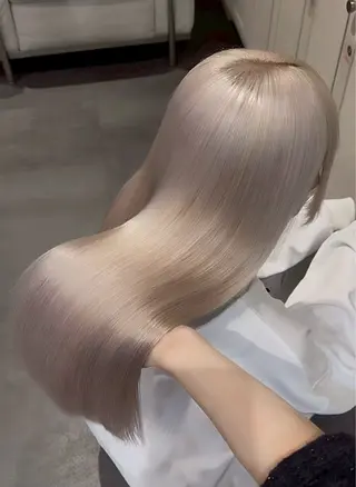 ロング コスギ ユカナのヘアスタイル
