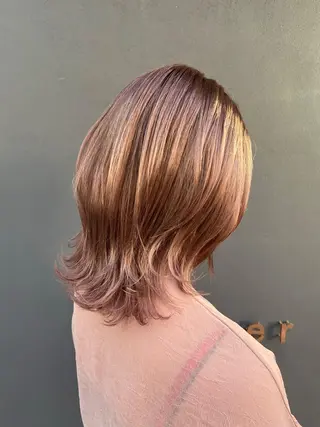 ミディアム カラー natsumi / N°ariaのヘアスタイル