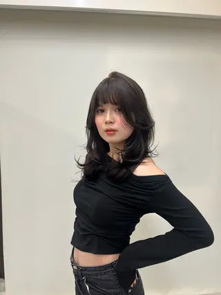 ロング カラー 新開 夏菜のヘアスタイル