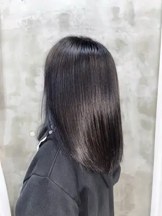 ミディアム カラー 三條 朋香のヘアスタイル