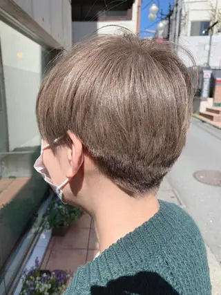 ショート カラー 薄田 珠美のヘアスタイル
