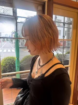ショート 🦋ブリーチなしダブ ルカラー🌈MEGUのヘアスタイル