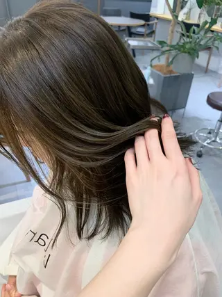 ミディアム カラー カワクボ ソラのヘアスタイル